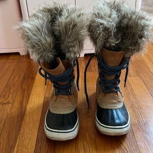 Sorel Joan of Arctic waterproof snow boots in great condition